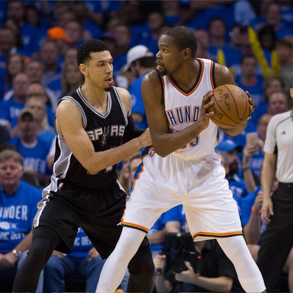 九游网页版-圣安东尼奥马刺发布备战花絮，清晨内部沟通，国王杯任务艰巨，资深球员宣示担当的简单介绍